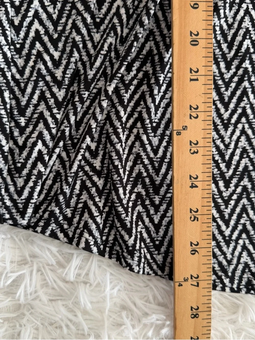 Cocomo Womens Chevron Print Top Size XL Black Gray Office Casual Stretch - Picture 6 of 8